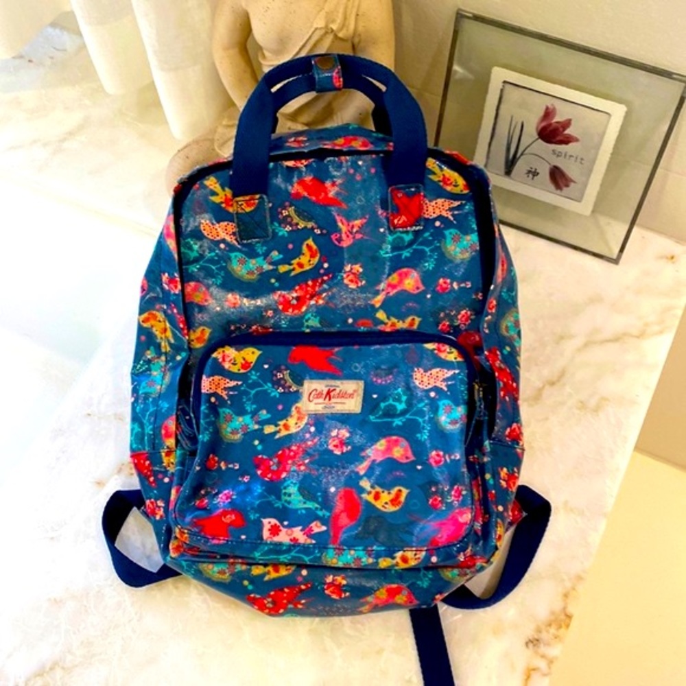 🎉HP🎉 EUC Cath Kidston backpack with alternate handles up top.🌈